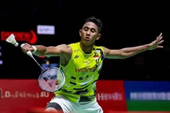 泰国羽毛球队完胜丹麦羽毛球队，林丹一己之力扛起全队