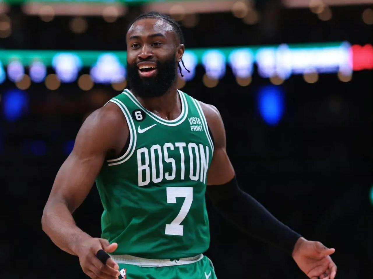 开云体育入口-湖人横扫凯尔特人，锡安爆发神勇