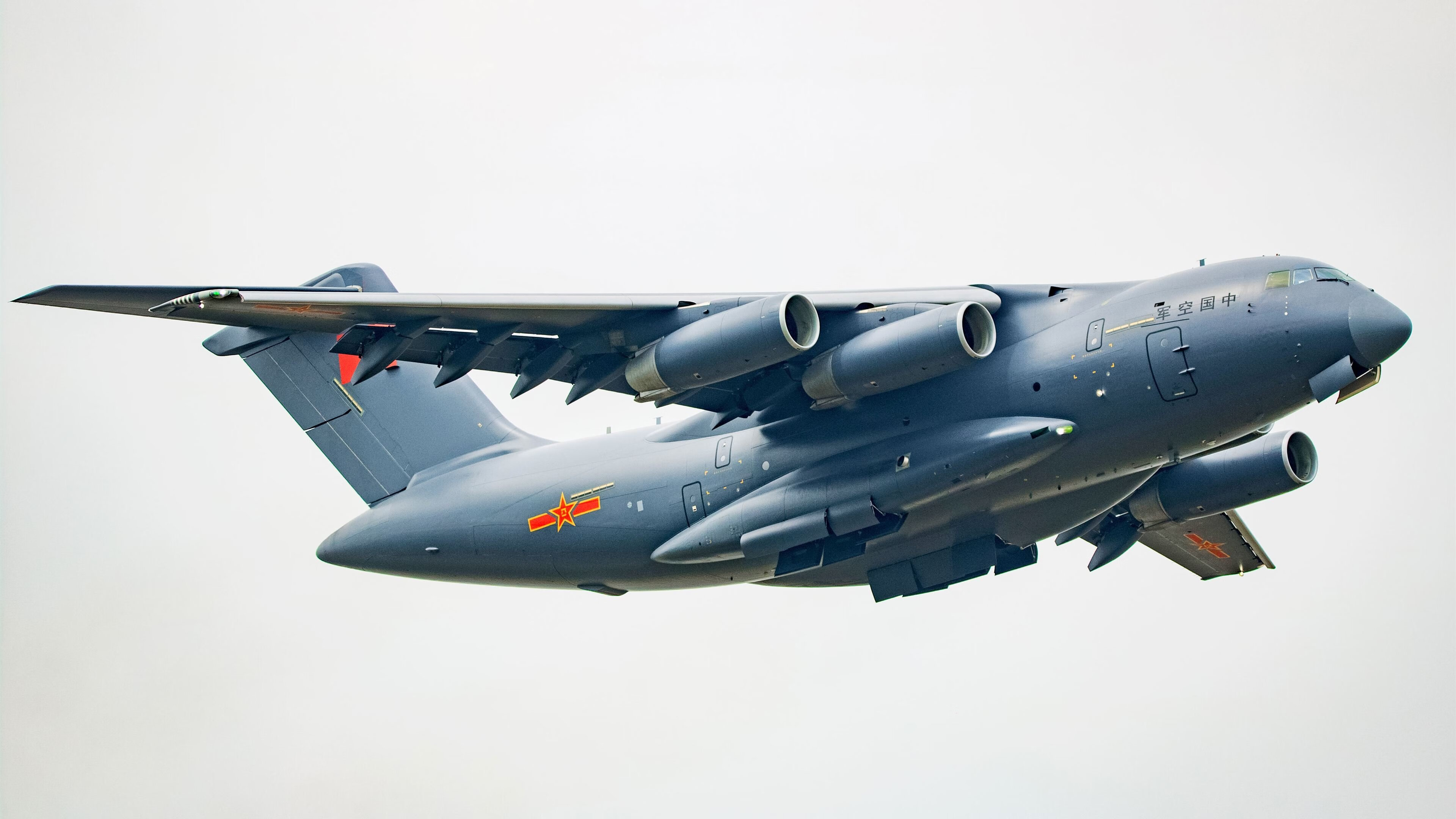 红蓝诗篇，欧冠淘汰赛之夜的独舞者