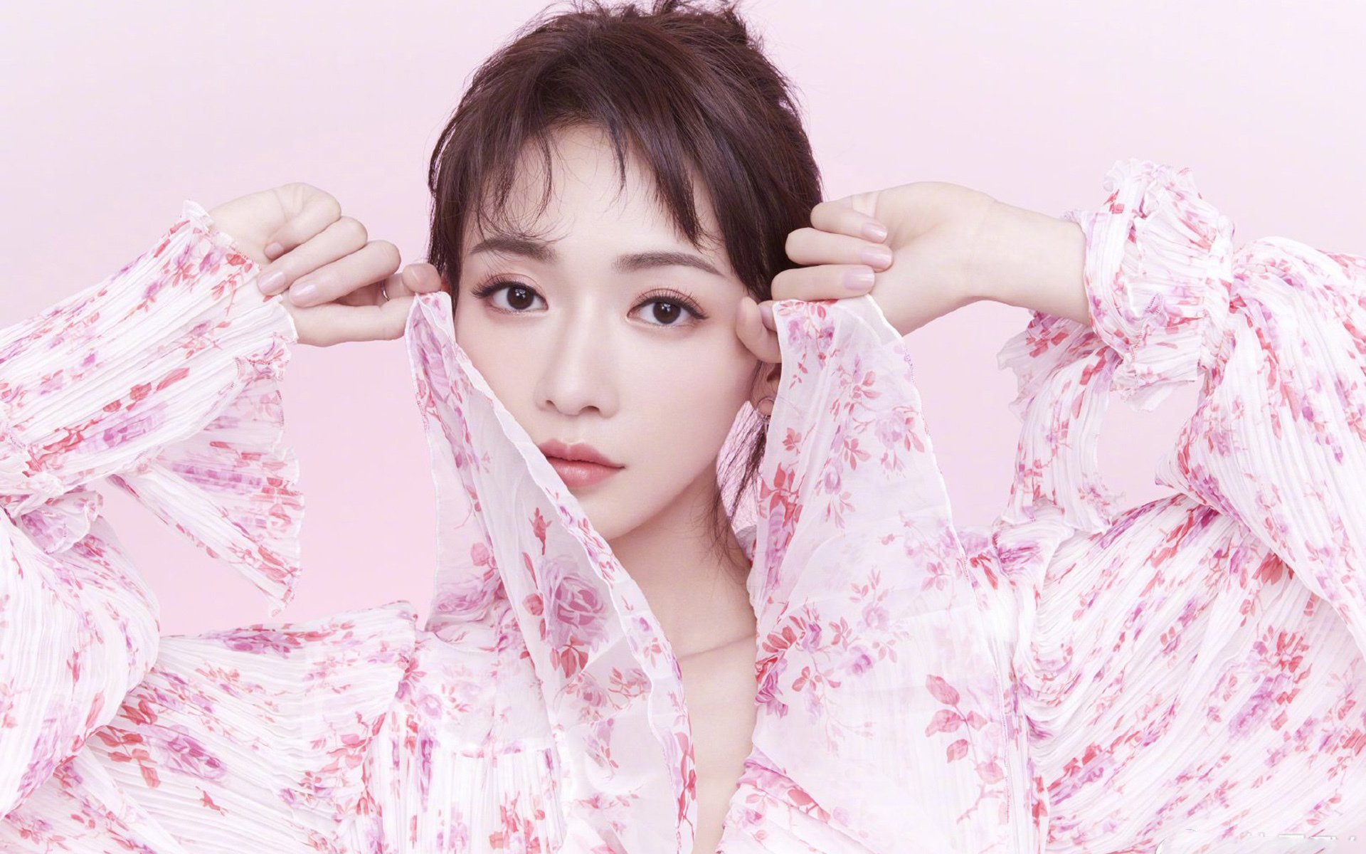 欧冠半决赛惊现主宰时刻，拜仁单节制胜，李刚仁接管比赛