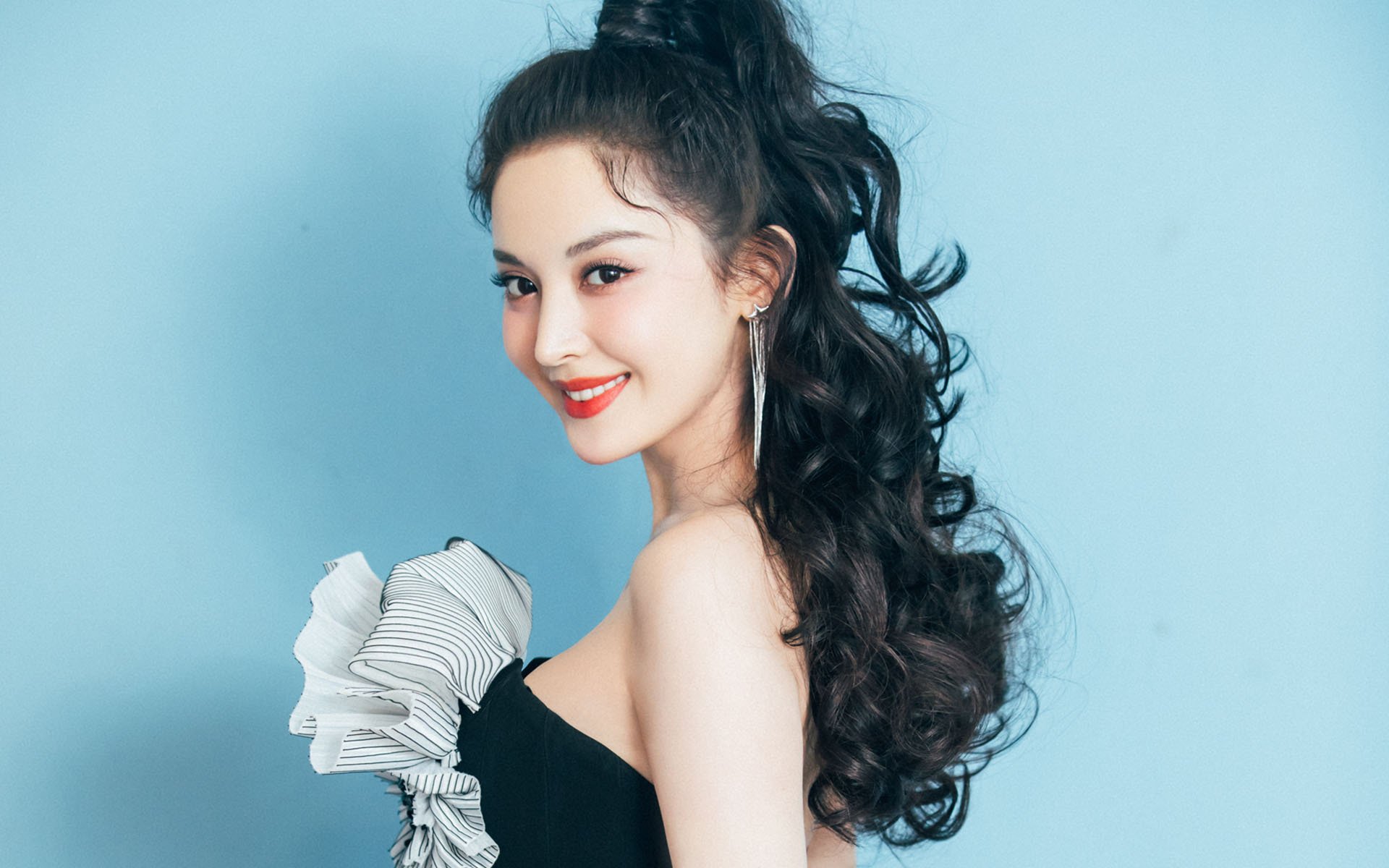 开云体育APP下载-友谊赛烽烟，本泽马末节天神下凡，阿尔及利亚梦幻逆转致敬传奇